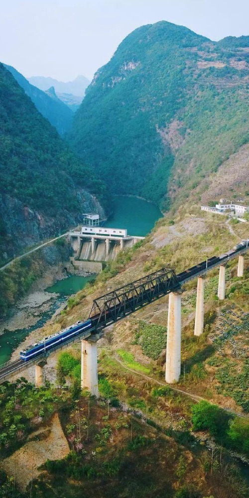 當代中國-當年今日-南昆鐵路