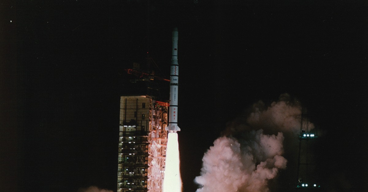 当代中国-当年今日-“亚洲一号”卫星