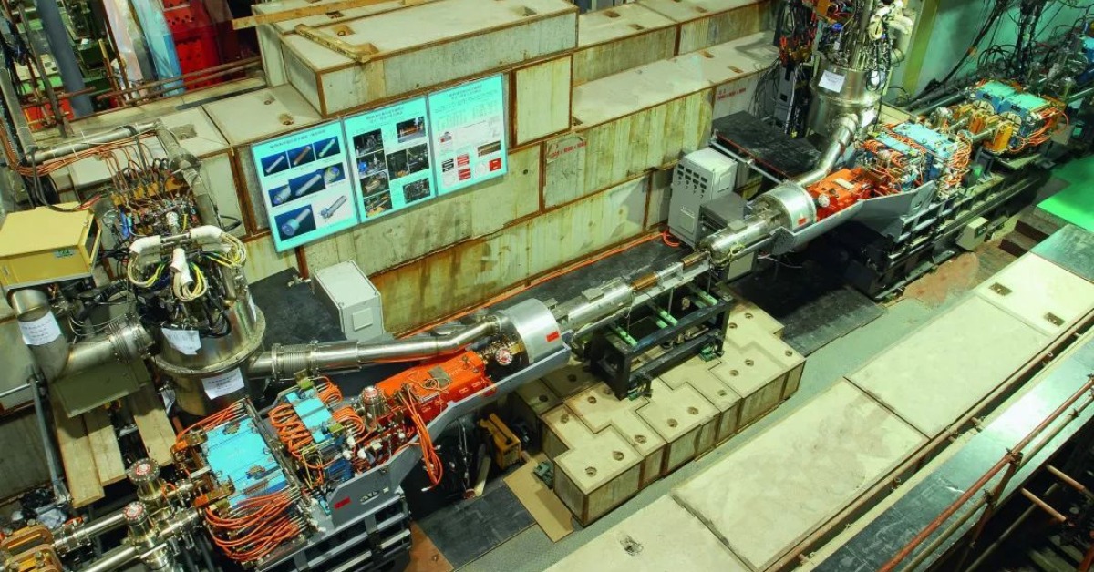 当代中国-当年今日-正负电子对撞机