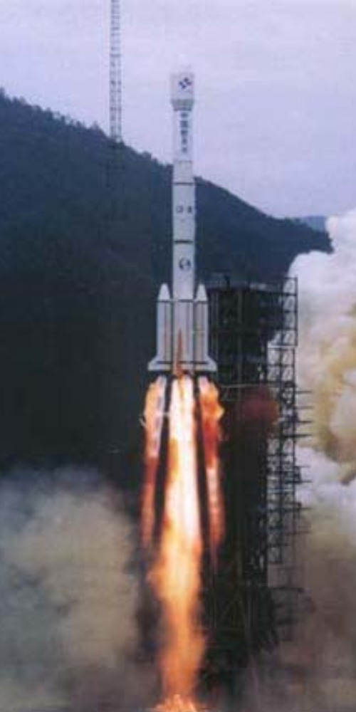当代中国-当年今日-“鑫诺一号”升空