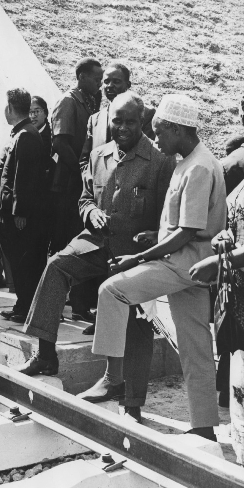 当代中国-当年今日-坦赞铁路