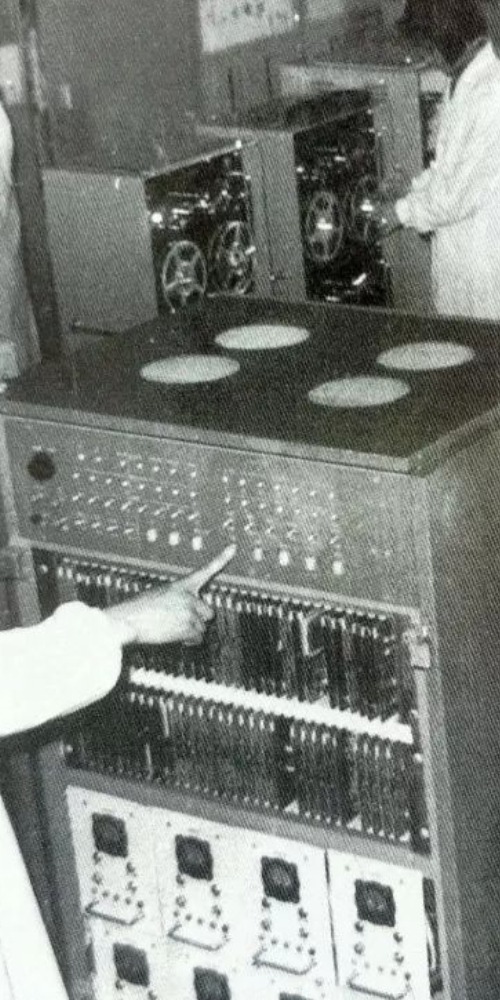 當代中國-當年今日-電腦試製成功