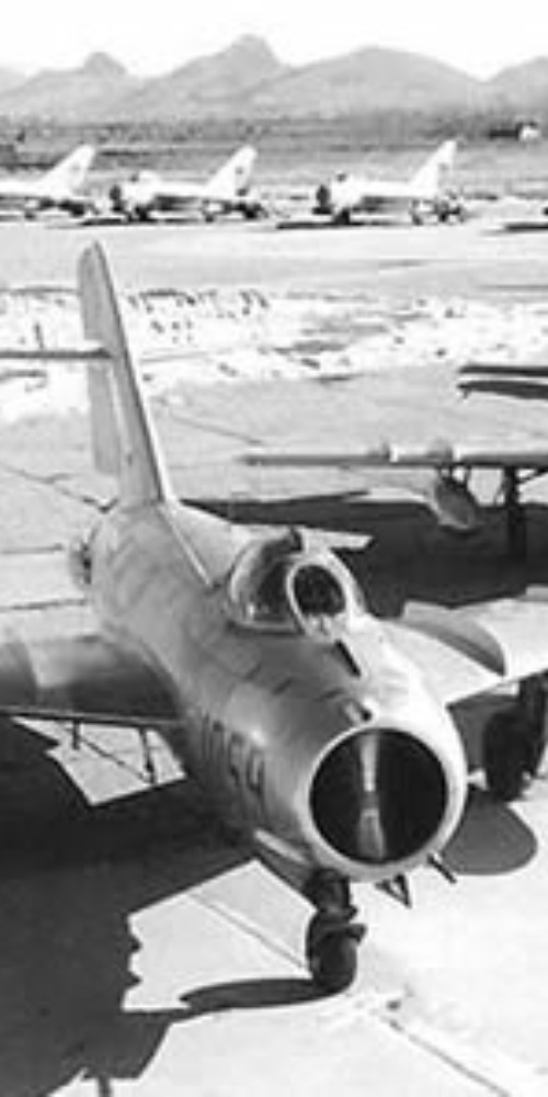 当代中国-当年今日-新型喷气式飞机