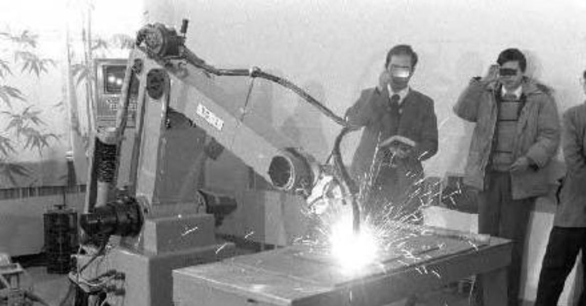 当代中国-当年今日-国产化机械人