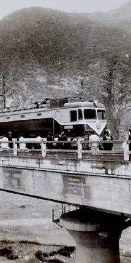 當代中國-當年今日-西康鐵路