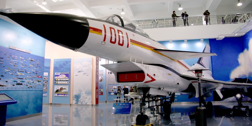 當代中國-當年今日-第三代戰機「殲-10」首飛成功