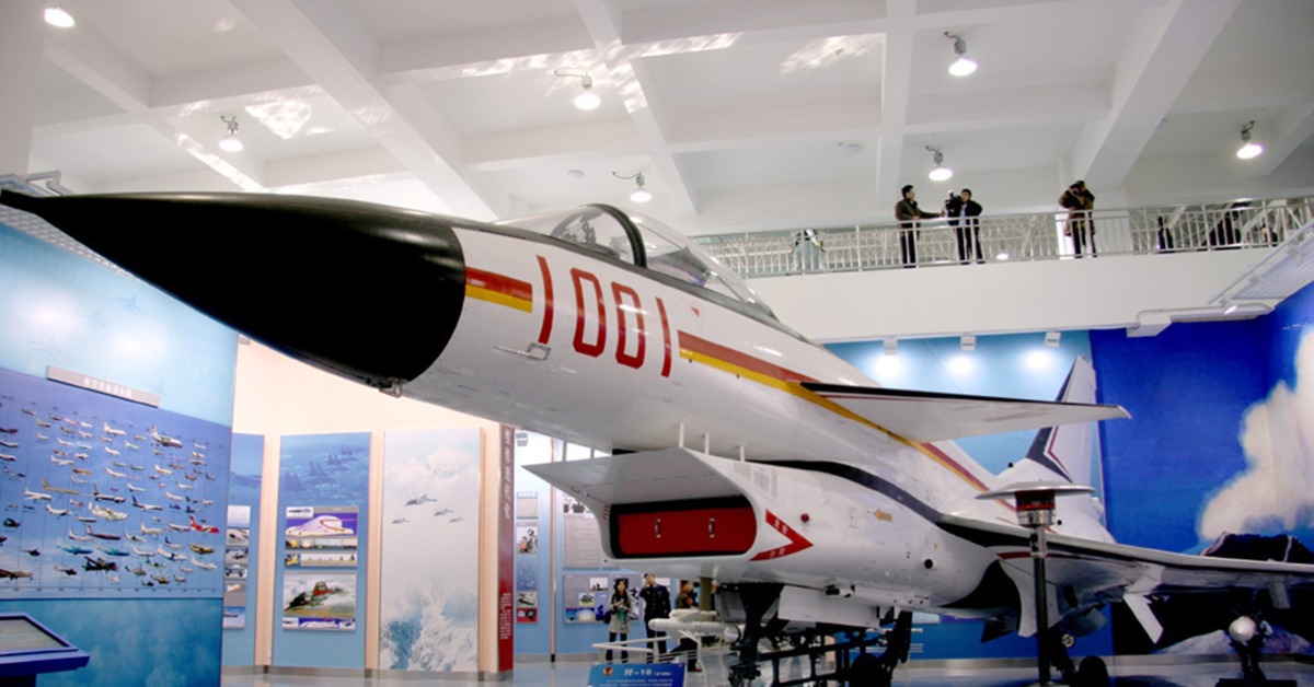 當代中國-當年今日-第三代戰機「殲-10」首飛成功