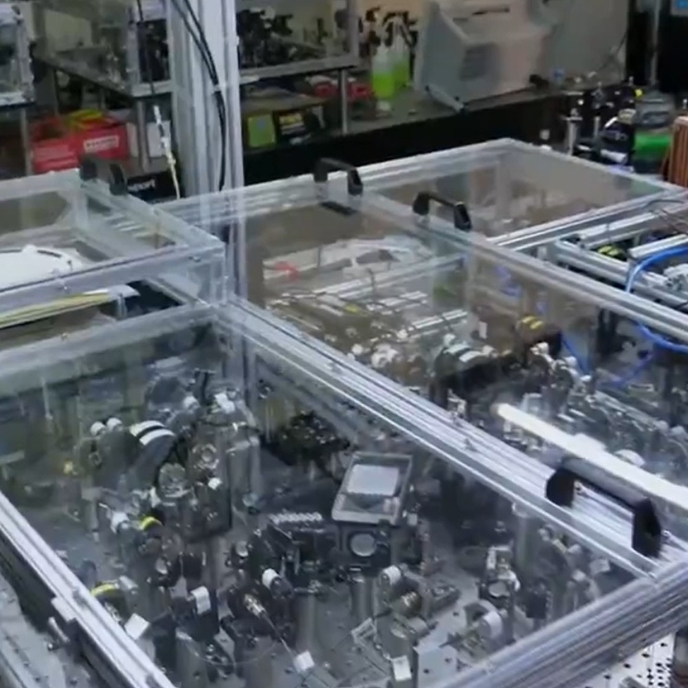 當代中國-當年今日-中國研製出世界第一部光量子電腦原型機