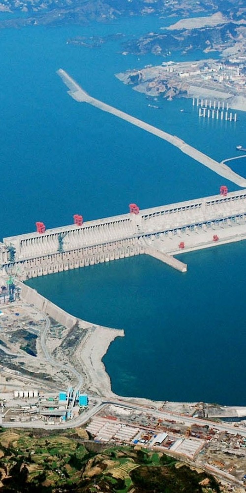 当代中国-当年今日-建设三峡工程获全国人大审议通过