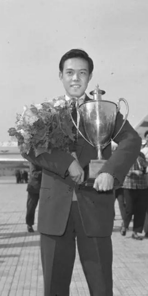 當代中國-當年今日-乒乓球運動員容國團為中國贏得第一個世界冠軍