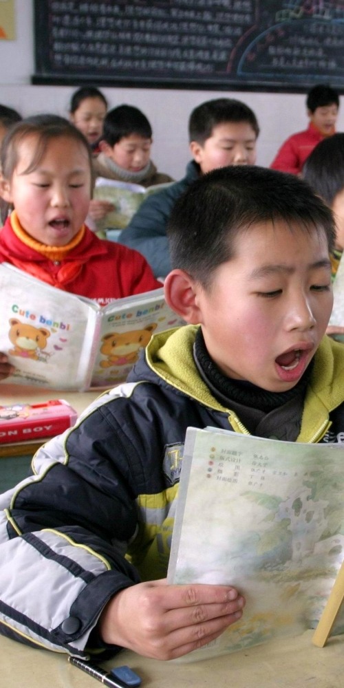 当代中国-当年今日-全国人大审议通过《义务教育法》