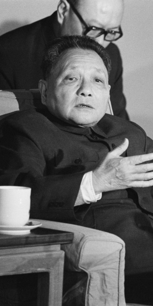 當代中國-當年今日-鄧小平推行廢除幹部領導職務終身制