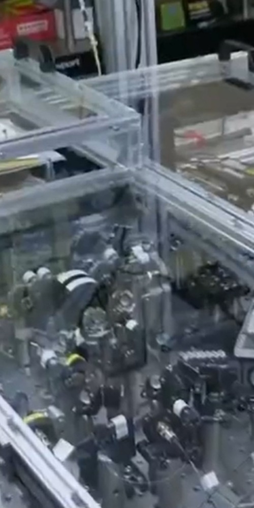 当代中国-当年今日-中国研制出世界第一部光量子电脑原型机