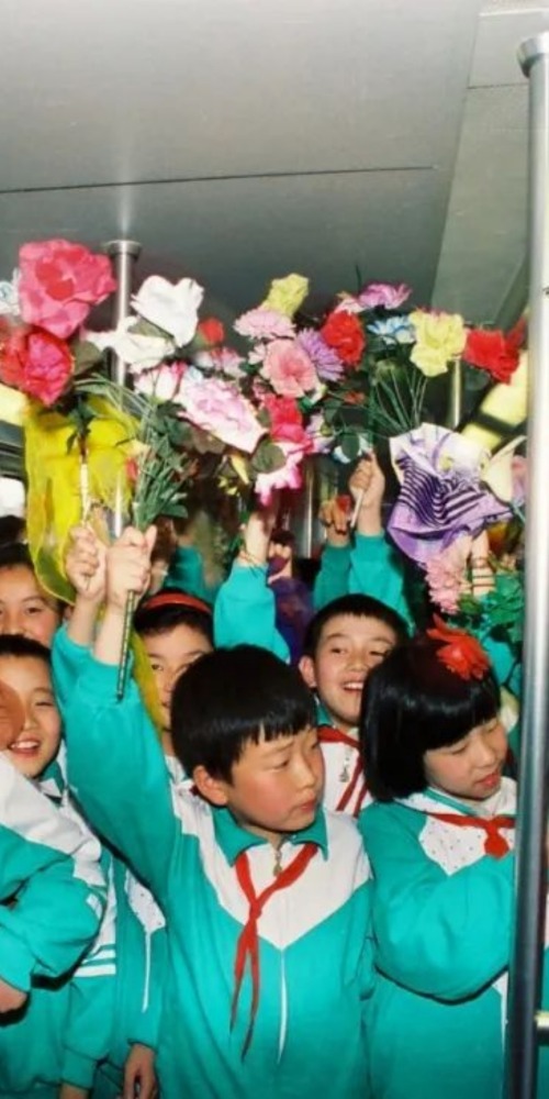 當代中國-當年今日-上海第一條地鐵通車試運營