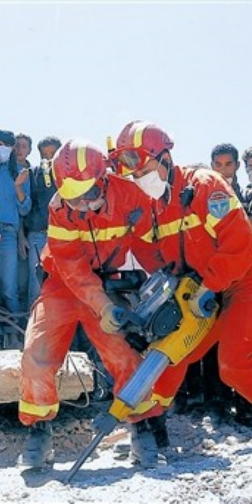 當代中國-當年今日-中國國際救援隊首次行動後回國