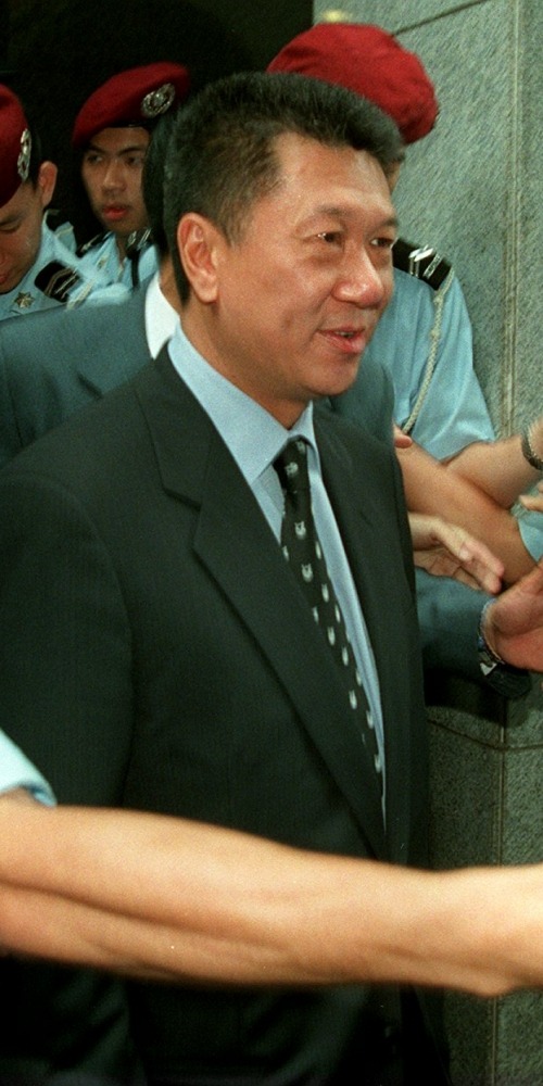 当代中国-当年今日-何厚铧当选澳门第一任行政长官