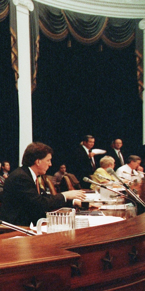 当代中国-当年今日-美国参众两院委员会通过给予中国永久性正常贸易关系地位议案