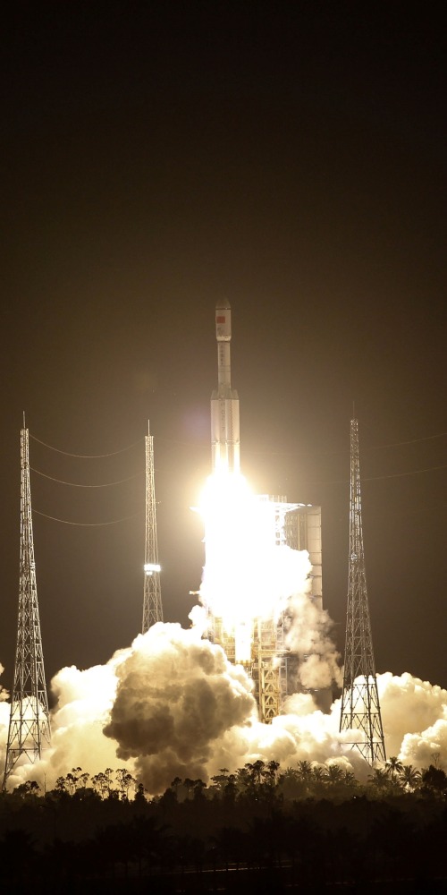 当代中国-当年今日-中国军舰首次靠泊外国港口运行撤侨任务