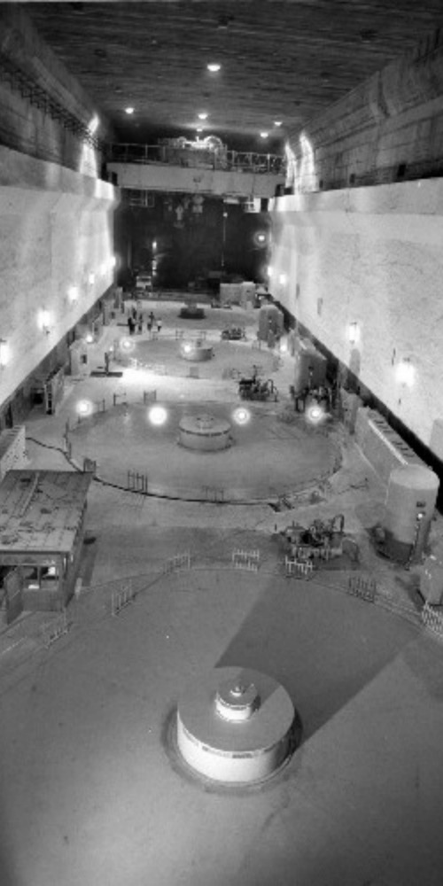 当代中国-当年今日-黄河龙羊峡水电站发电及供电系统竣工