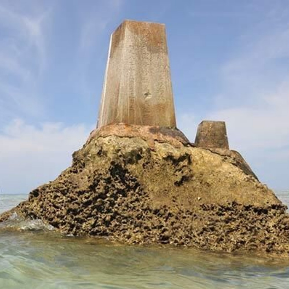 當代中國-當年今日-南沙六礁中國主權石碑落成