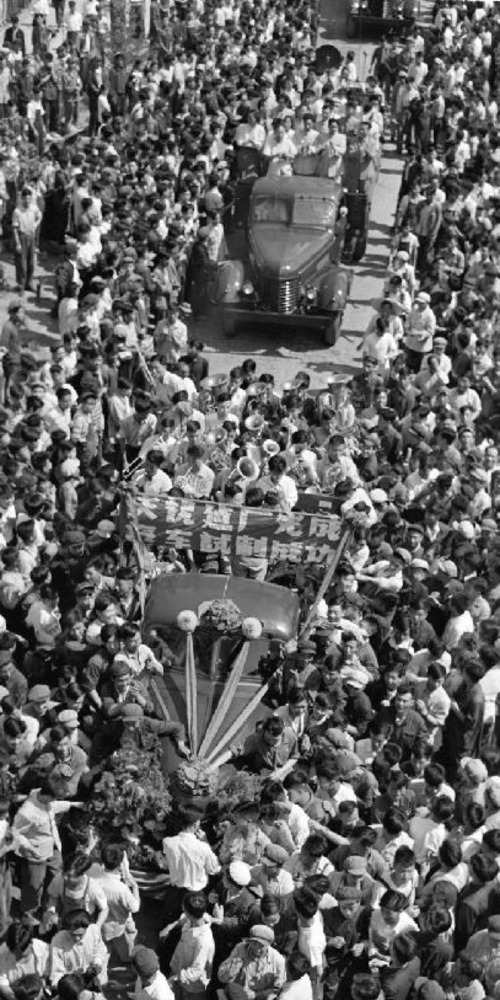 当代中国-当年今日-中国第一辆汽车试制成功