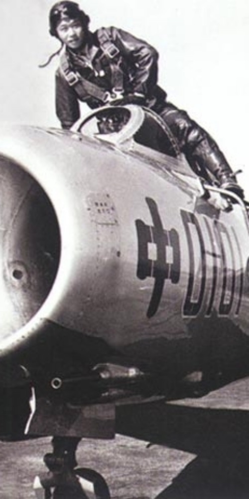 當代中國-當年今日-殲-5戰機首次試飛成功