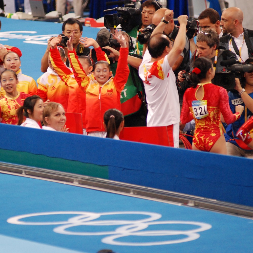 中國隊第一面體操女子團體奧運金牌