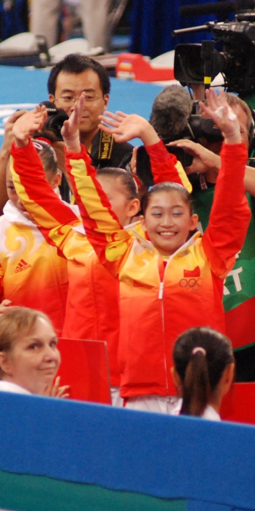The Chinese team's first women's gymnastics team Olympic gold medal