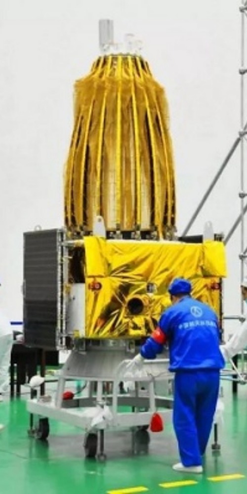 “鹊桥”中继星