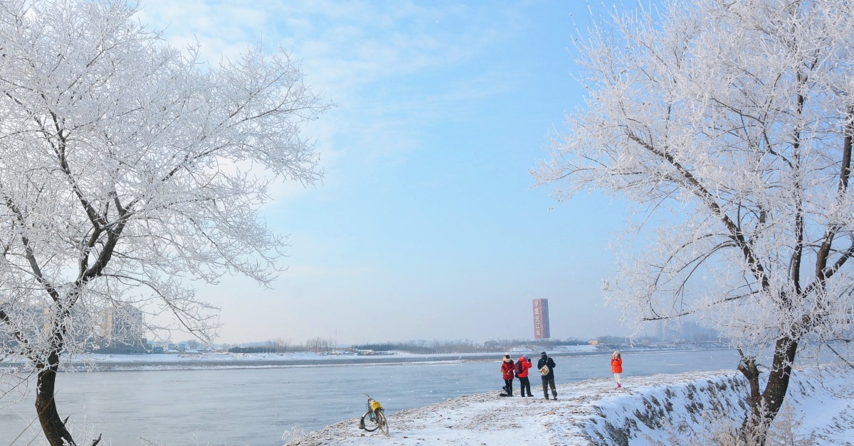 當代中國-中國旅遊-冬季中國旅遊首選吉林賞雪看燈體驗查干湖冬季捕魚樂趣