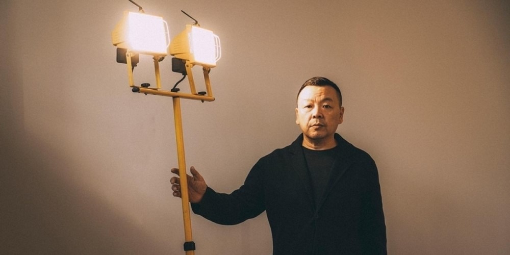 當代中國-中國藝術-劉野的《煙》以5218.2萬港元刷新拍賣紀錄，他個人亦成為2019年最暢銷的中國當代藝術家。